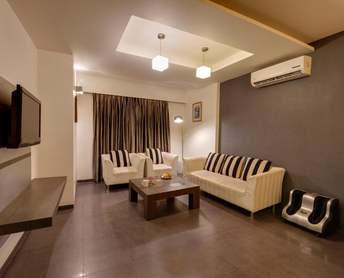 Regenta Place Raysons Kolhapur Exteriör bild