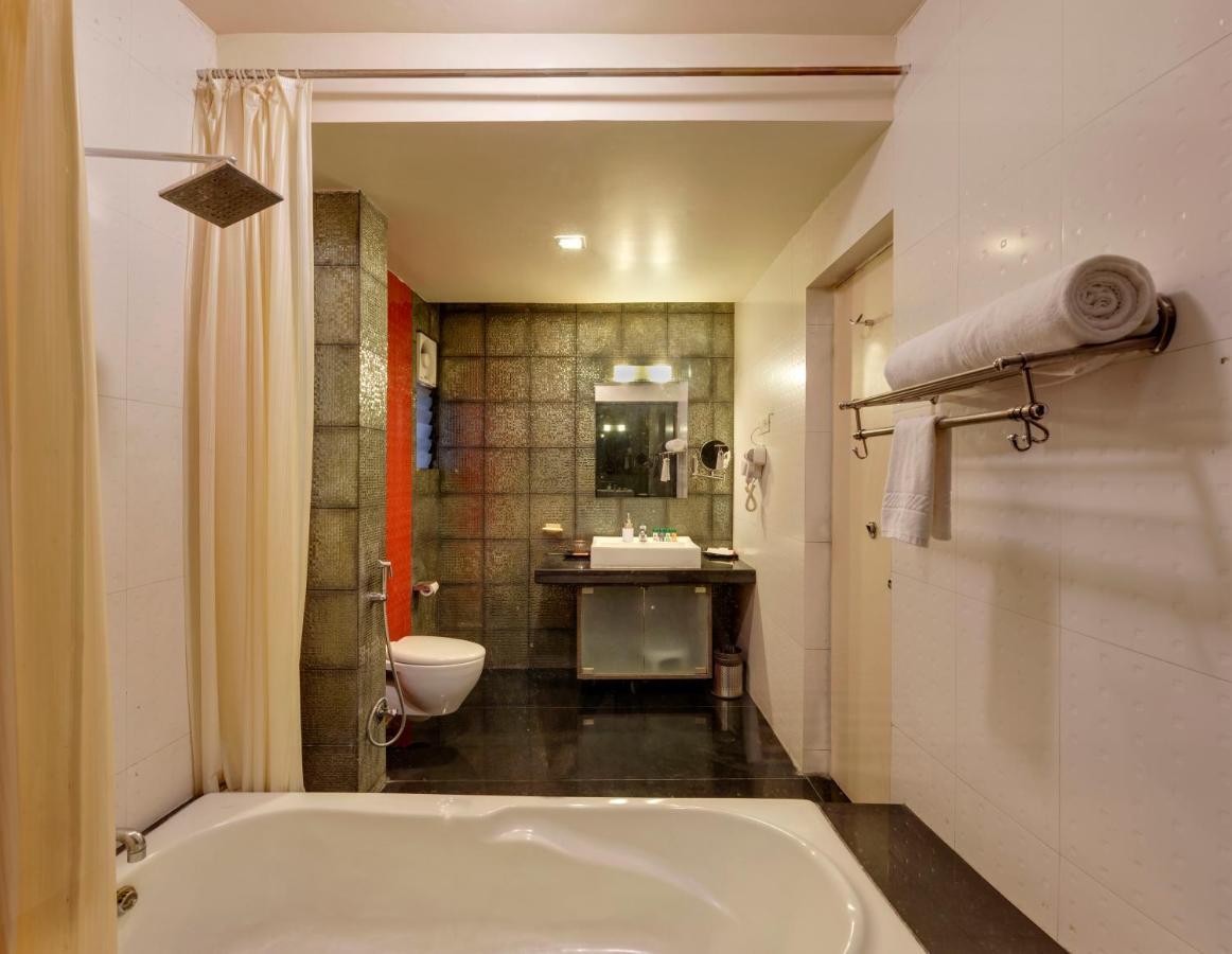 Regenta Place Raysons Kolhapur Exteriör bild