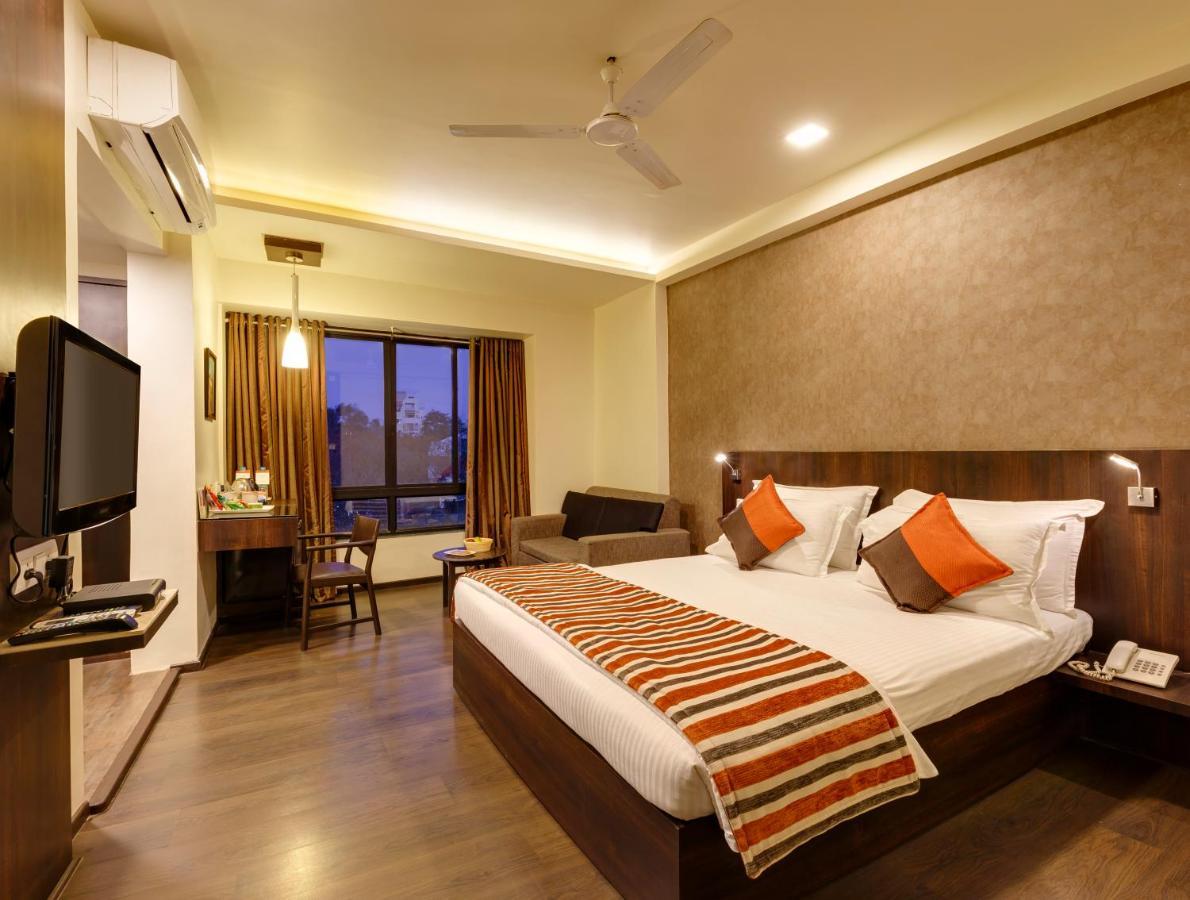 Regenta Place Raysons Kolhapur Exteriör bild