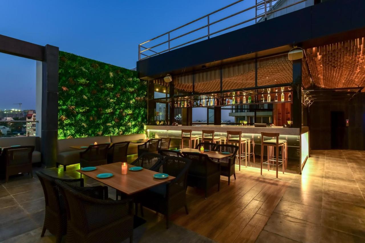 Regenta Place Raysons Kolhapur Exteriör bild