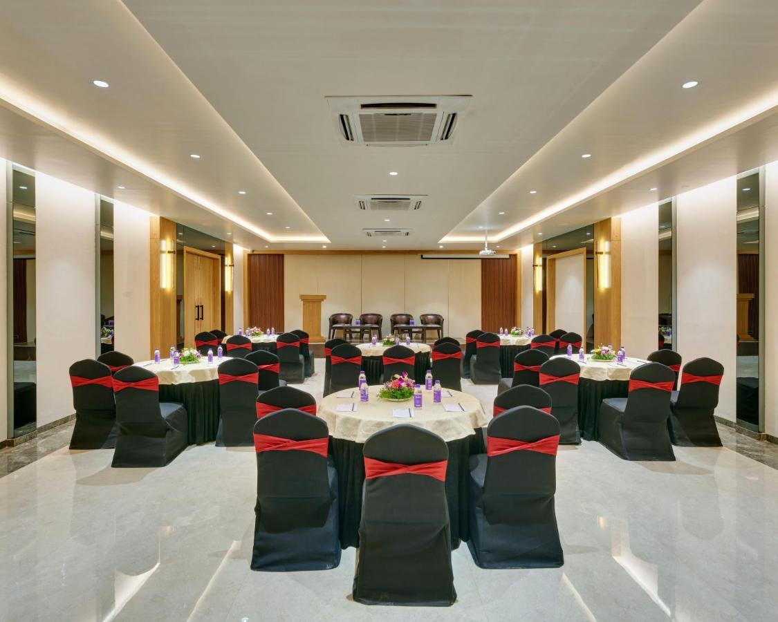 Regenta Place Raysons Kolhapur Exteriör bild